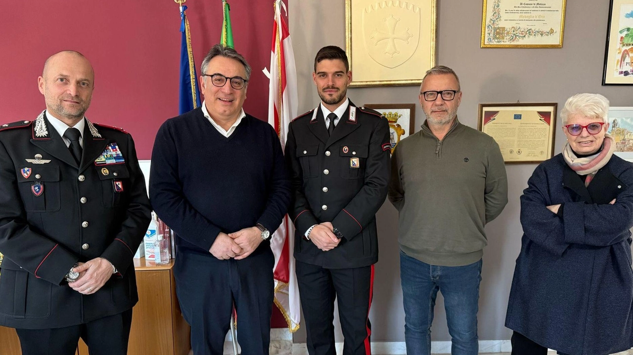 L’insediamento del nuovo comandante dei carabinieri di Arpiola, Lorenzo Calvi, alla presenza del sindaco Claudio Novoa L’insediamento del nuovo comandante dei carabinieri di Arpiola, Lorenzo Calvi, alla presenza del sindaco Claudio Novoa