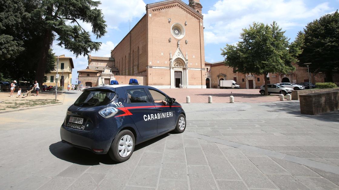 Borseggiatrici in azione al mercato: i carabinieri arrestano 3 donne
