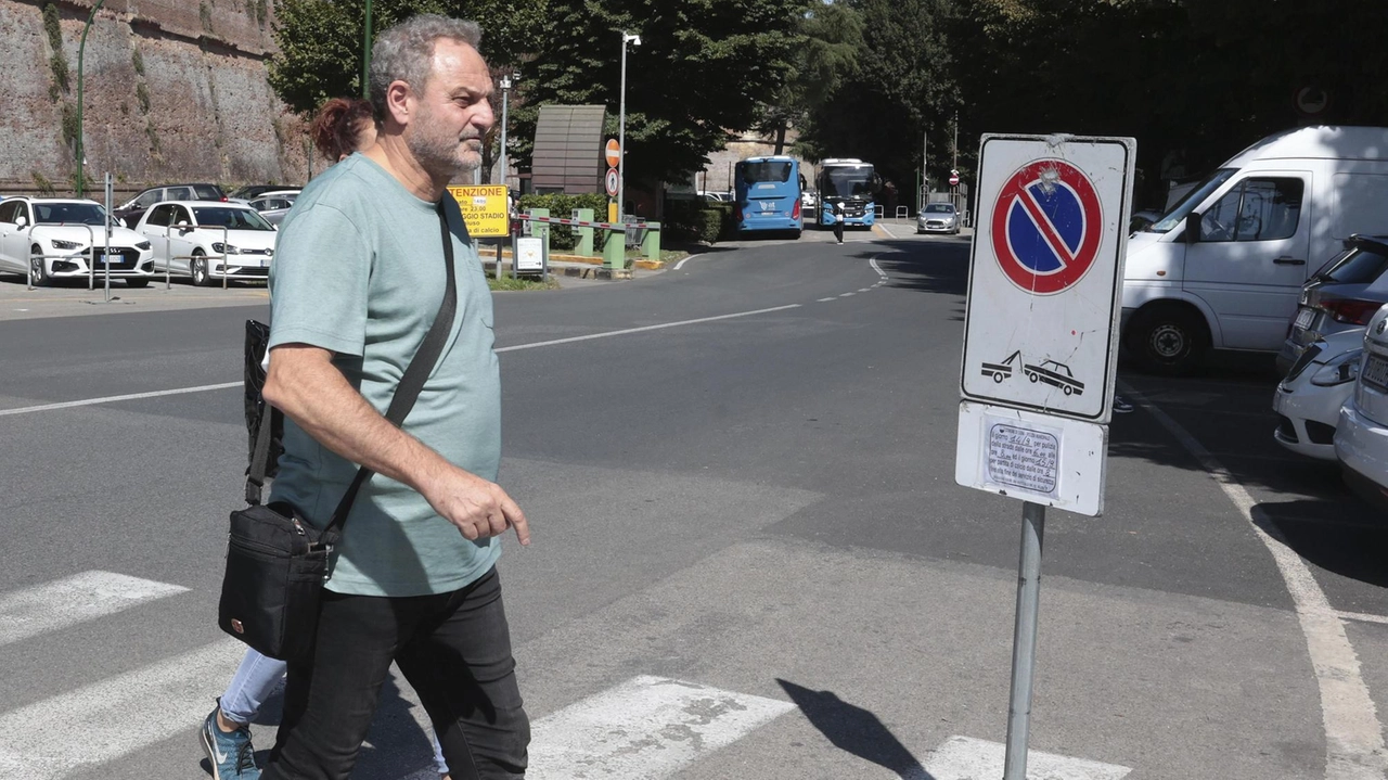 I divieti di sosta nell’area intorno allo stadio, in particolare al ’Pallone’ e in viale Vittorio Veneto I divieti di sosta nell’area intorno allo stadio, in particolare al ’Pallone’ e in viale Vittorio Veneto