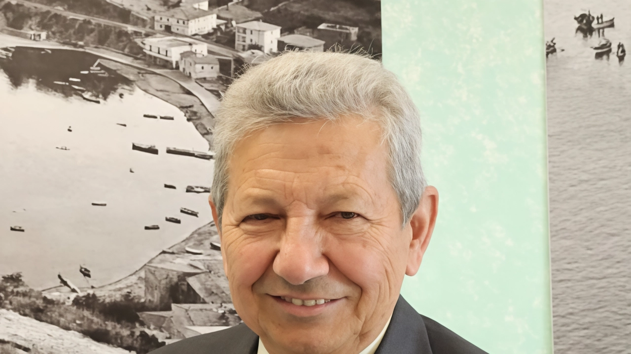 Il sindaco di Monte Argentario, Arturo Cerulli: la sua maggioranza porta avanti il progetto di prendere in concessione gli ormeggi del porto. di Porto Ercole, nonostante le non poche proteste che ci sono state Il sindaco di Monte Argentario, Arturo Cerulli: la sua maggioranza porta avanti il progetto di prendere in concessione gli ormeggi del porto. di Porto Ercole, nonostante le non poche proteste che ci sono state