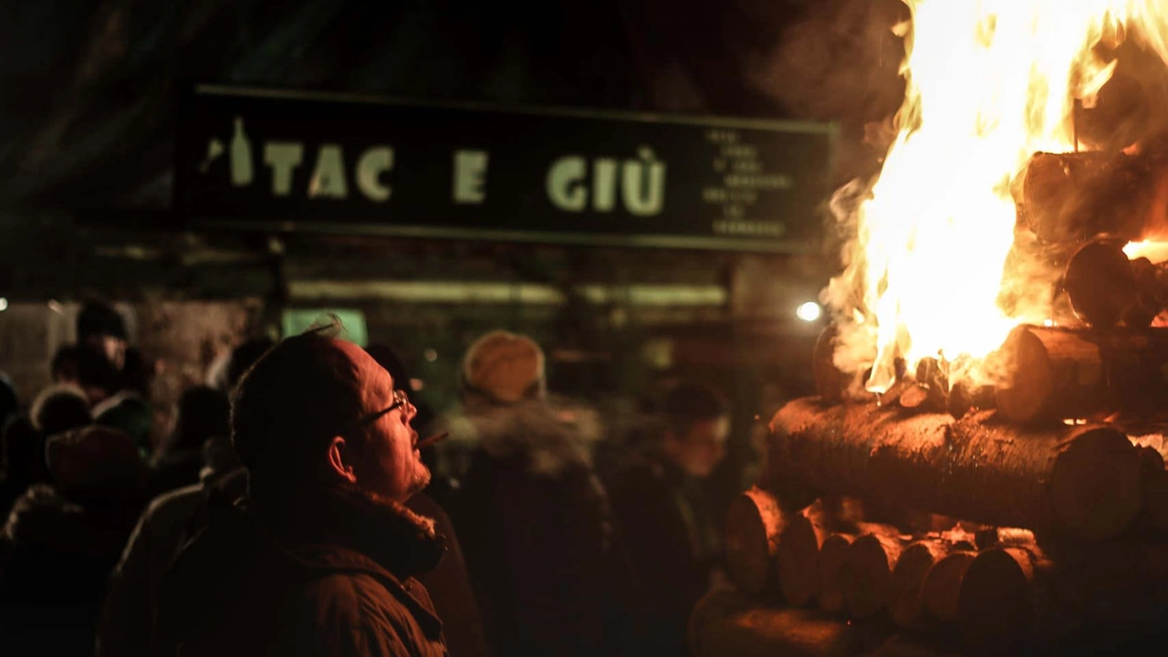 Torna a Santa Fiora l’atteso appuntamento con la tradizionale Fiaccolata, la festa che si svolge nel borgo amiatino domani a... Torna a Santa Fiora l’atteso appuntamento con la tradizionale Fiaccolata, la festa che si svolge nel borgo amiatino domani a...