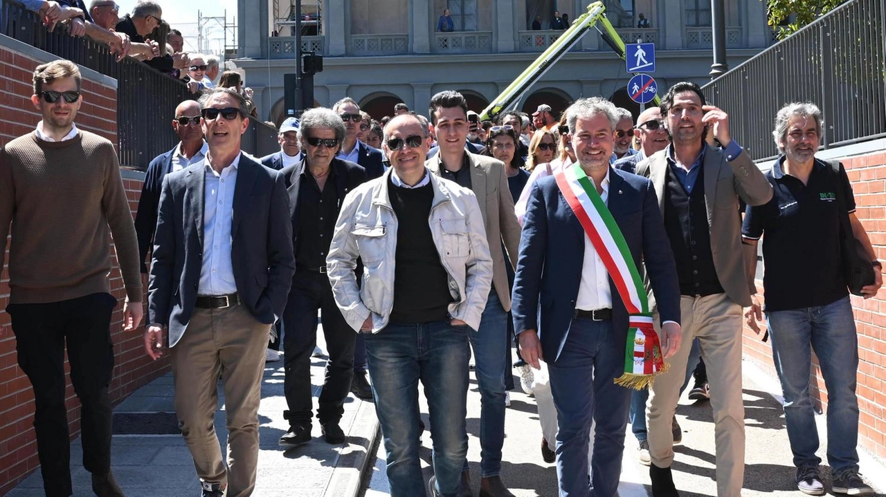 Per i capigruppo si tratta "di un’opera che fa la differenza per residenti e turisti". Il leader dell’opposizione: "Ideata e finanziata dalla precedente giunta". . Per i capigruppo si tratta "di un’opera che fa la differenza per residenti e turisti". Il leader dell’opposizione: "Ideata e finanziata dalla precedente giunta". .