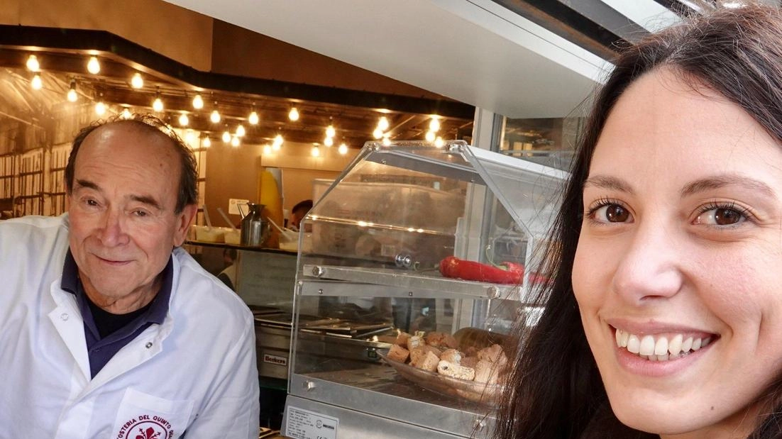 Per. un pranzo veloce. due panini al lampredotto, due bicchieri di vino e una bottiglia d’acqua: un modo per risparmire Per. un pranzo veloce. due panini al lampredotto, due bicchieri di vino e una bottiglia d’acqua: un modo per risparmire