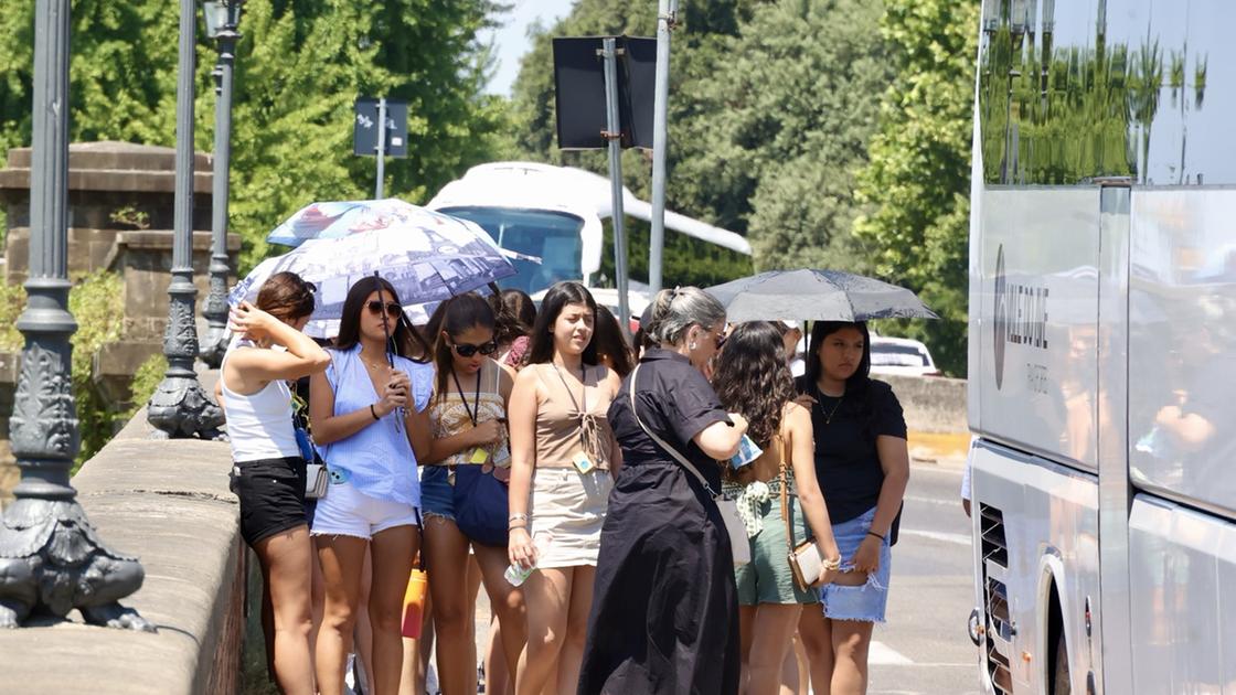 Il ticket che spacca Firenze: turisti mordi e fuggi da stangare? “No, balzello inutile” Il ticket che spacca Firenze: turisti mordi e fuggi da stangare? “No, balzello inutile”