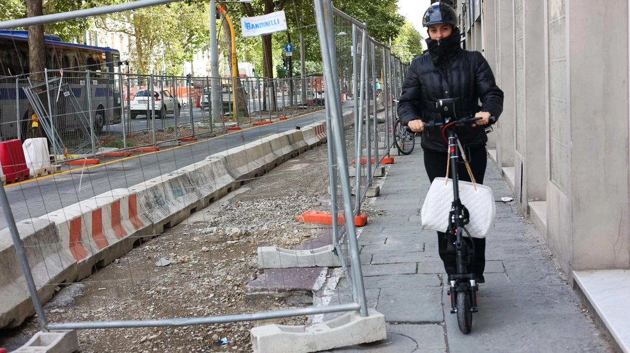 Viaggio intorno ai lavori della variante del tram tra ingorghi, strettoie e attraversamenti a rischio "Dall’Orticoltura ci vogliono venti minuti ad attraversare la piazza. I parcheggi? Svaniti". Viaggio intorno ai lavori della variante del tram tra ingorghi, strettoie e attraversamenti a rischio "Dall’Orticoltura ci vogliono venti minuti ad attraversare la piazza. I parcheggi? Svaniti".