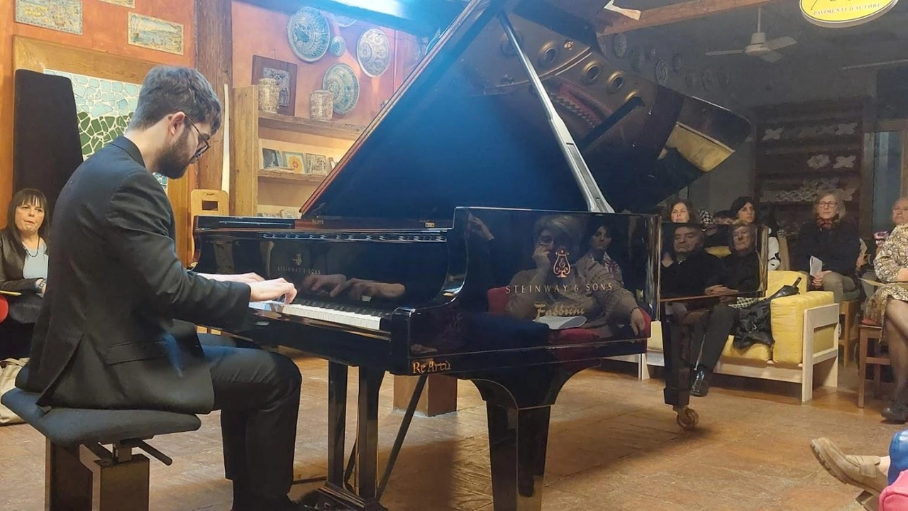 La messa in scena de ‘La Verità’ di Pirandello e il piano di Doady Giuliano, tra i pavimenti d’autore La messa in scena de ‘La Verità’ di Pirandello e il piano di Doady Giuliano, tra i pavimenti d’autore