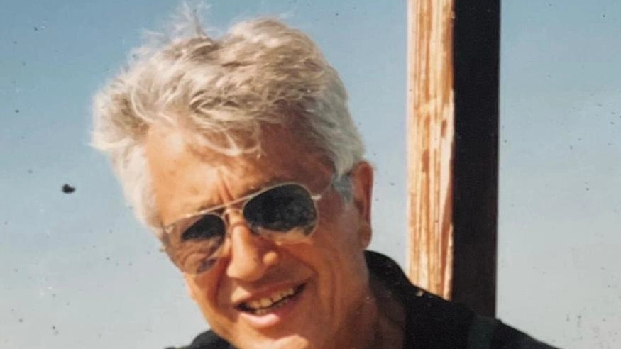Una bella foto di Pierangelo D’Olivo così come vuole ricordarlo la sua famiglia Una bella foto di Pierangelo D’Olivo così come vuole ricordarlo la sua famiglia