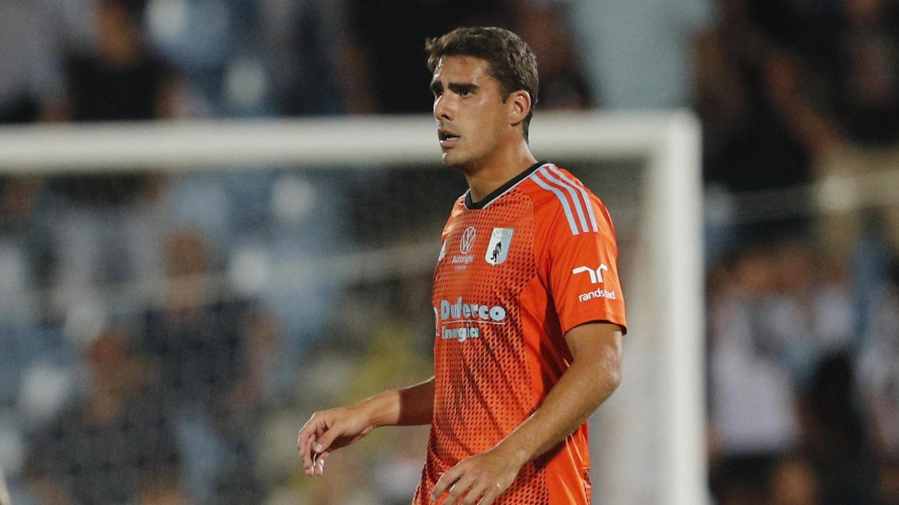Andrea Corbari con la maglia della Virtus Entella, dove ha giocato la scorsa stagione. Il centrocampista è uno specialista delle punizioni Andrea Corbari con la maglia della Virtus Entella, dove ha giocato la scorsa stagione. Il centrocampista è uno specialista delle punizioni