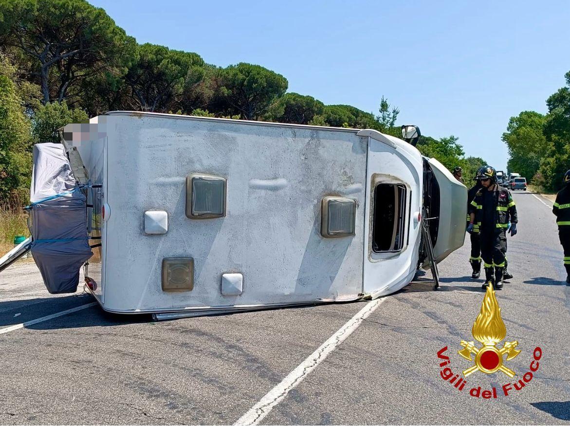 Incidente sull’Aurelia: un camper si ribalta tra Vecchiano e Torre del Lago Incidente sull’Aurelia: un camper si ribalta tra Vecchiano e Torre del Lago