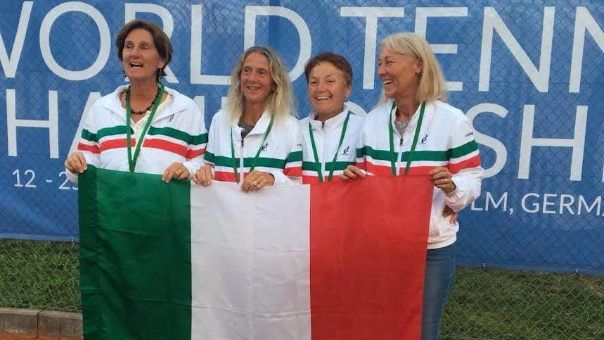 Giulia Collodel (seconda da sinistra) è alla guida del Circolo Tennis Siena Giulia Collodel (seconda da sinistra) è alla guida del Circolo Tennis Siena
