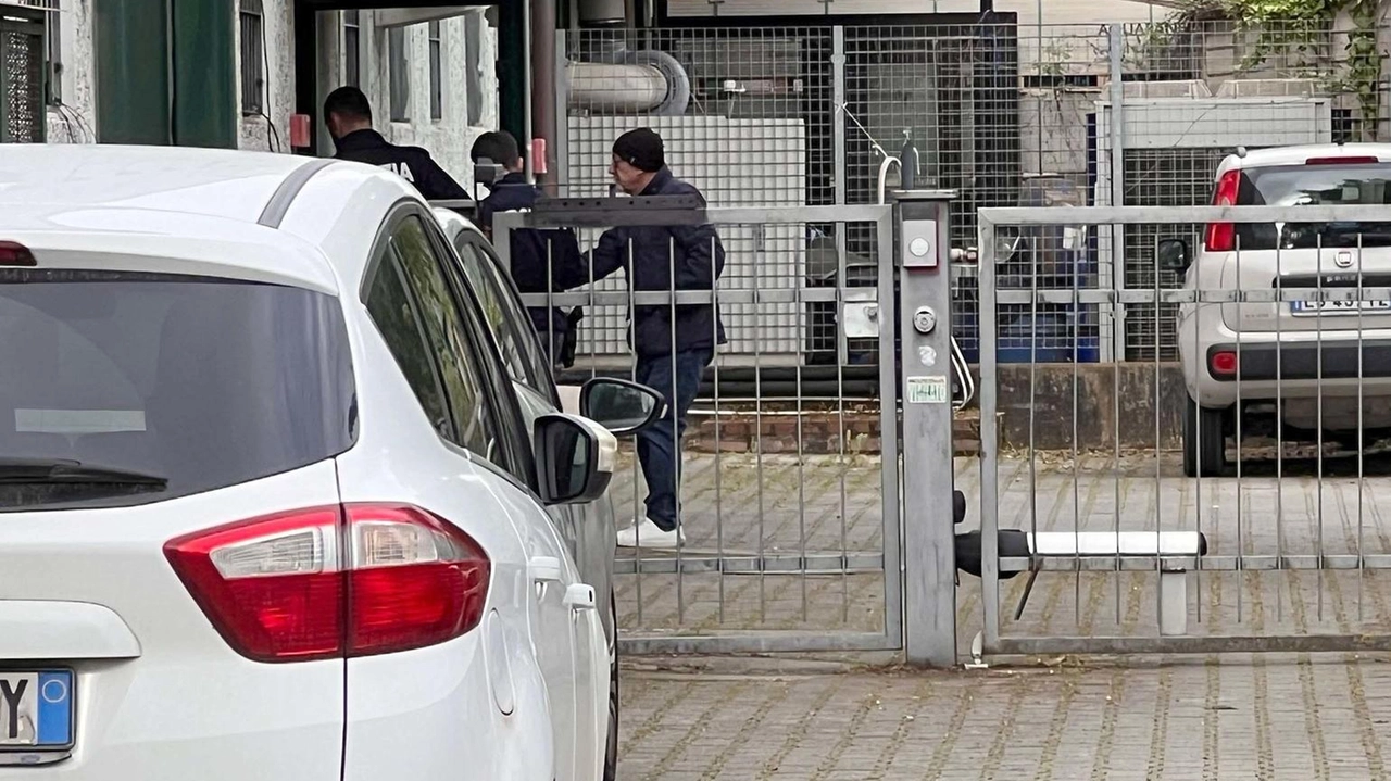 Porte sfondate e telecamere fuori uso, ma i ladri scappano a mani vuote. Si tratta del diciannovesimo colpo messo in atto da inizio dell’anno . Porte sfondate e telecamere fuori uso, ma i ladri scappano a mani vuote. Si tratta del diciannovesimo colpo messo in atto da inizio dell’anno .