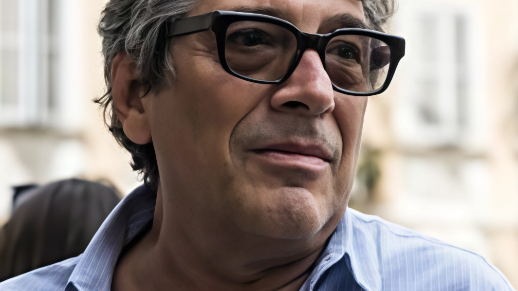 "Comandante" è il titolo del libro di Edoardo De Angelis e Sandro Veronesi che sarà presentato oggi alle 19 nella... "Comandante" è il titolo del libro di Edoardo De Angelis e Sandro Veronesi che sarà presentato oggi alle 19 nella...