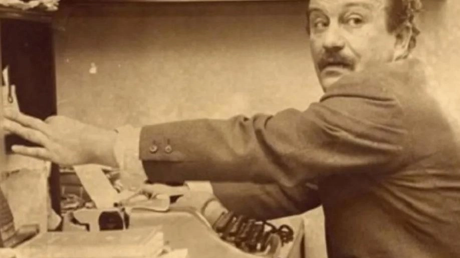 Figlio di un ammiraglio, Giancarlo Fusco era nato alla Spezia il 18 giugno 1915 e pur avendo vissuo tra Milano, Roma e la Versilia, era rimasto legatissimo alla Spezia Figlio di un ammiraglio, Giancarlo Fusco era nato alla Spezia il 18 giugno 1915 e pur avendo vissuo tra Milano, Roma e la Versilia, era rimasto legatissimo alla Spezia