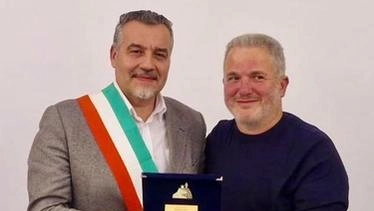 È il massimo riconoscimento a Porcari. Torretta d’oro a Luca Bianucci per il suo instancabile impegno missionario e sociale. Bianucci... È il massimo riconoscimento a Porcari. Torretta d’oro a Luca Bianucci per il suo instancabile impegno missionario e sociale. Bianucci...