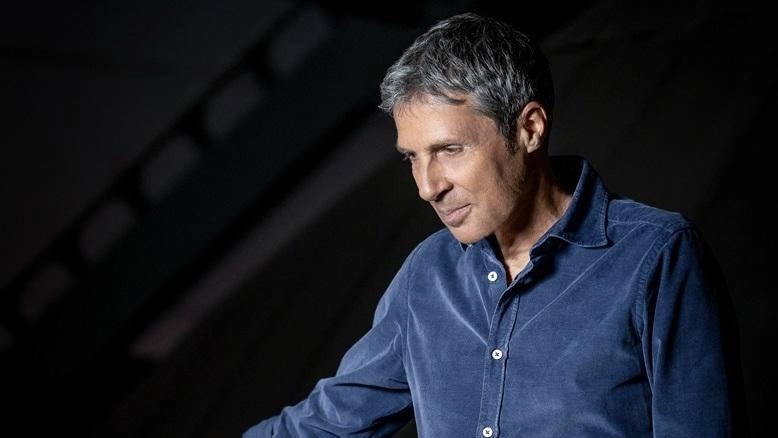 L’amatissimo cantautore in scena sabato all’Auditorium San Francesco al Prato a Perugia con “Cento storie per cento canzoni” L’amatissimo cantautore in scena sabato all’Auditorium San Francesco al Prato a Perugia con “Cento storie per cento canzoni”