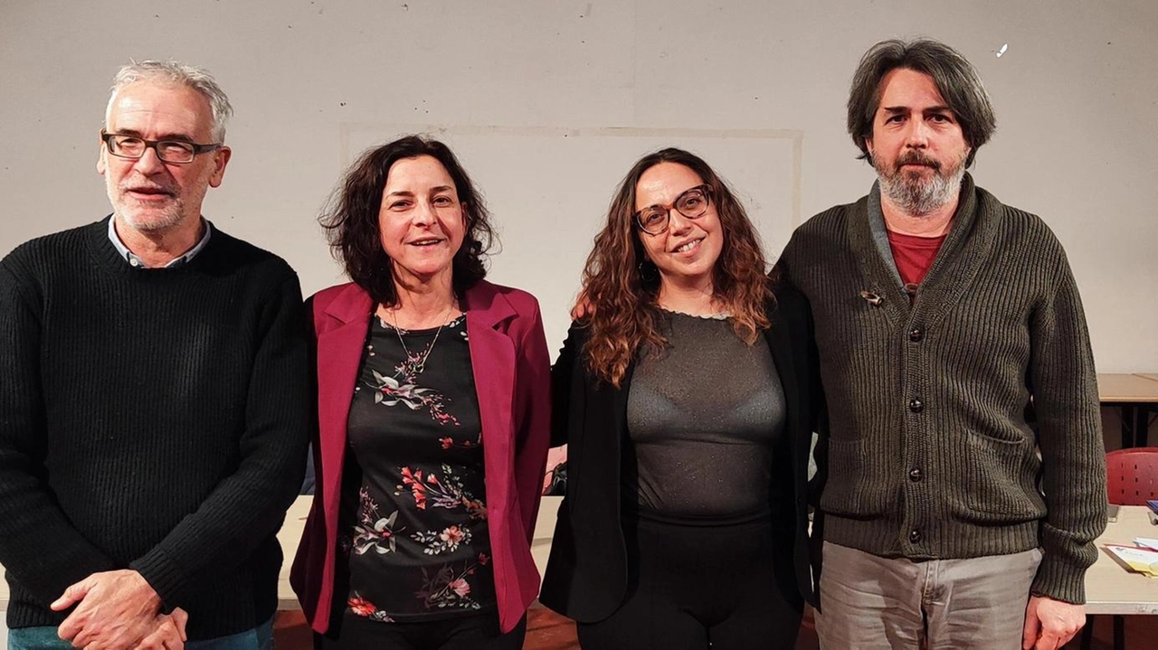 Da sinistra: Franco Doni, dirigente SdS Empolese Valdarno Valdelsa; Serena Spinelli, assessora alle Politiche sociali della Regione Toscana; Romina Renzi, assessora al Sociale di Certaldo e Marco Peruzzi, presidente di “Casae“ Da sinistra: Franco Doni, dirigente SdS Empolese Valdarno Valdelsa; Serena Spinelli, assessora alle Politiche sociali della Regione Toscana; Romina Renzi, assessora al Sociale di Certaldo e Marco Peruzzi, presidente di “Casae“