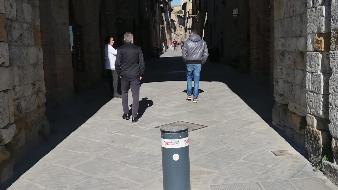 Restano al loro posto i due ’pilomat’ elettronici di porta San Giovanni e San Matteo per motivi di viabilità e di pubblica sicurezza Restano al loro posto i due ’pilomat’ elettronici di porta San Giovanni e San Matteo per motivi di viabilità e di pubblica sicurezza