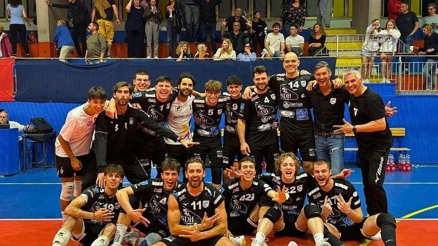 I ragazzi dell’Upc Sdh dopo la bella vittoria interna ottenuta contro Cecina I ragazzi dell’Upc Sdh dopo la bella vittoria interna ottenuta contro Cecina