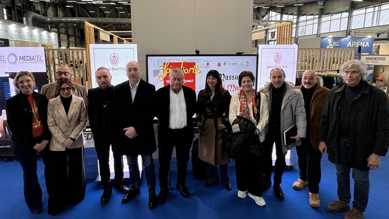 I protagonisti della rassegna “Spino Fiorito” alla presentazione della prossima edizione a CarraraFiere I protagonisti della rassegna “Spino Fiorito” alla presentazione della prossima edizione a CarraraFiere