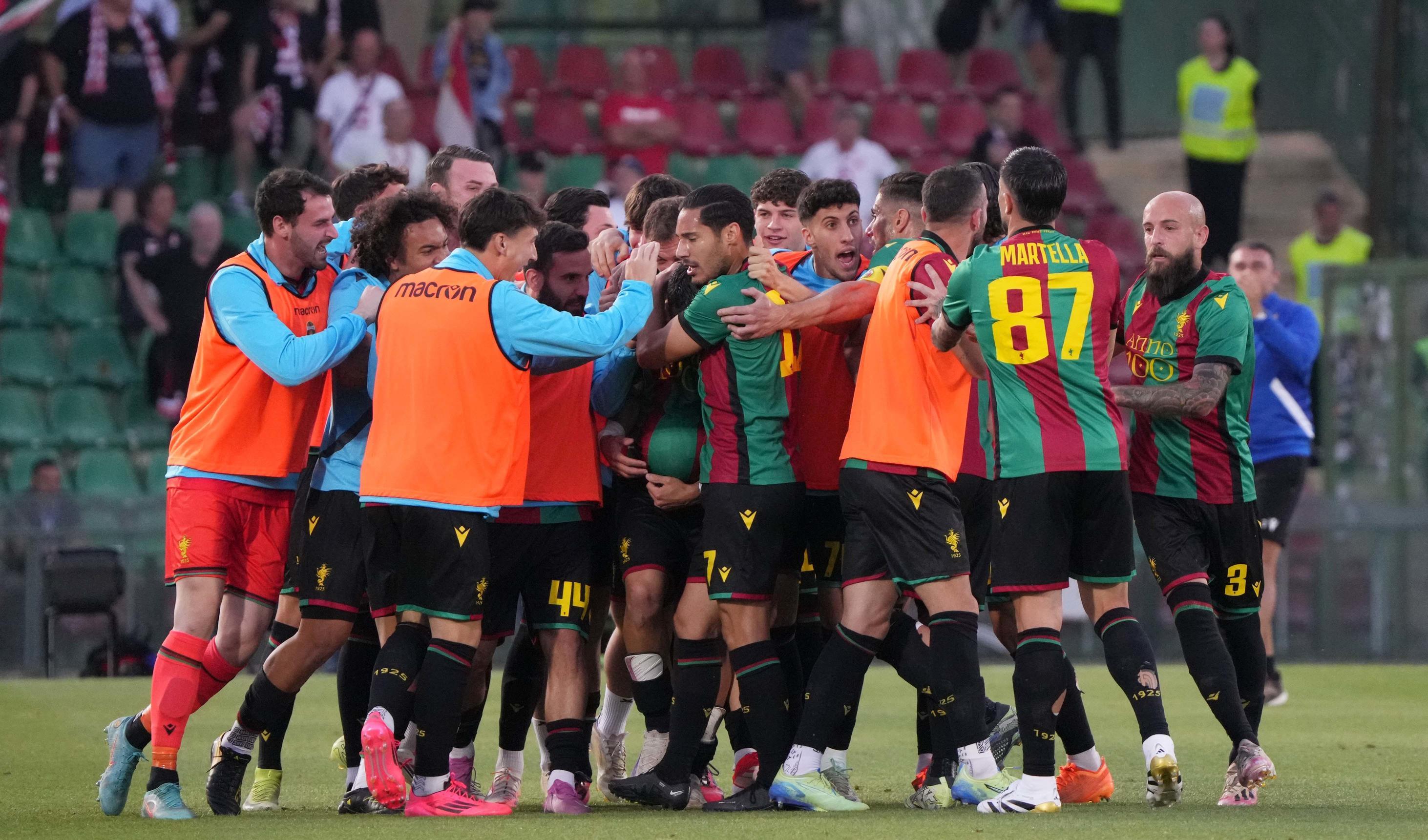 Ternana batte Vicenza 3 1 e vola in finale contro il Pescara Ternana batte Vicenza 3 1 e vola in finale contro il Pescara