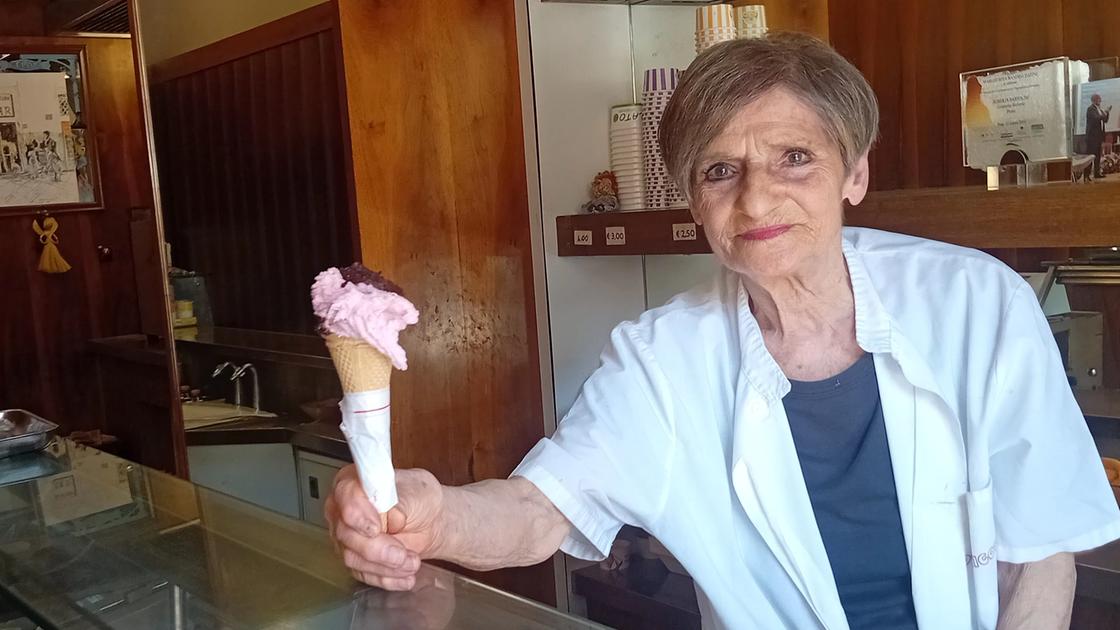 Roberta, gelataia mitica. Chiude un pezzo di Prato Roberta, gelataia mitica. Chiude un pezzo di Prato