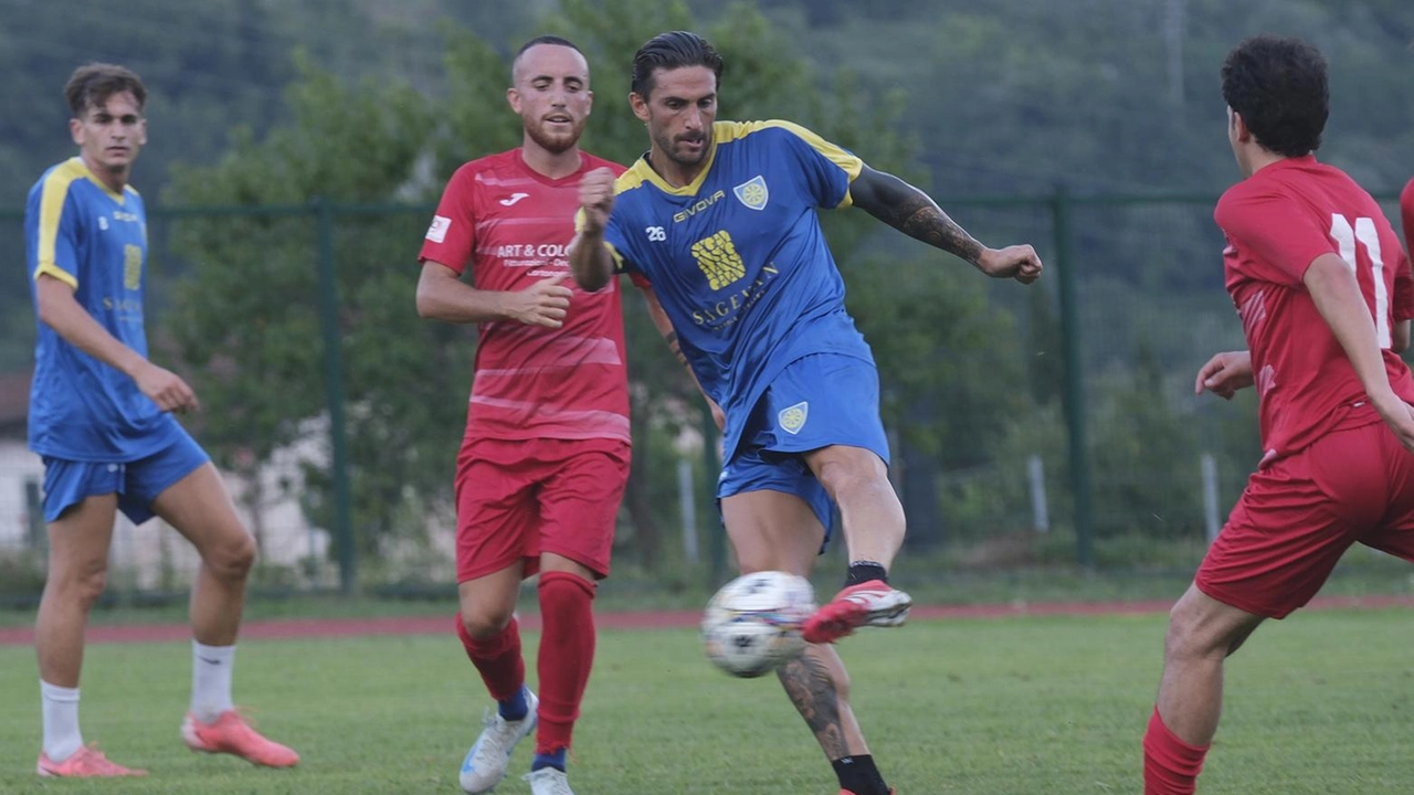 Ieri l’esordio degli azzurri con la squadra di casa lunigianese al termine della prima settimana di lavoro. Cinque reti di Torregrossa, tre di Finotto e due per i nuovi Distefano, Accornero e Parlanti. Ora la Fiorentina. Ieri l’esordio degli azzurri con la squadra di casa lunigianese al termine della prima settimana di lavoro. Cinque reti di Torregrossa, tre di Finotto e due per i nuovi Distefano, Accornero e Parlanti. Ora la Fiorentina.