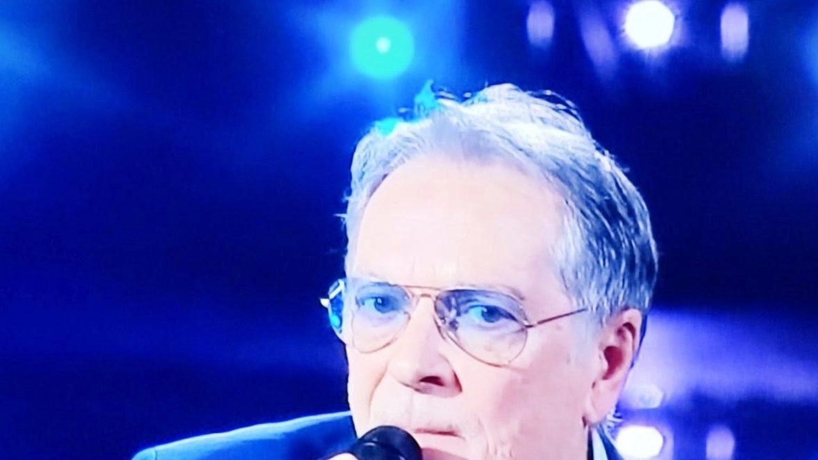 Carlo Beni, il cantante montevarchino che, con il suo talento e la sua esperienza, ha conquistato pubblico e giuria durante le Blind Auditions di The Voice Senior, il talent show condotto da Antonella Clerici