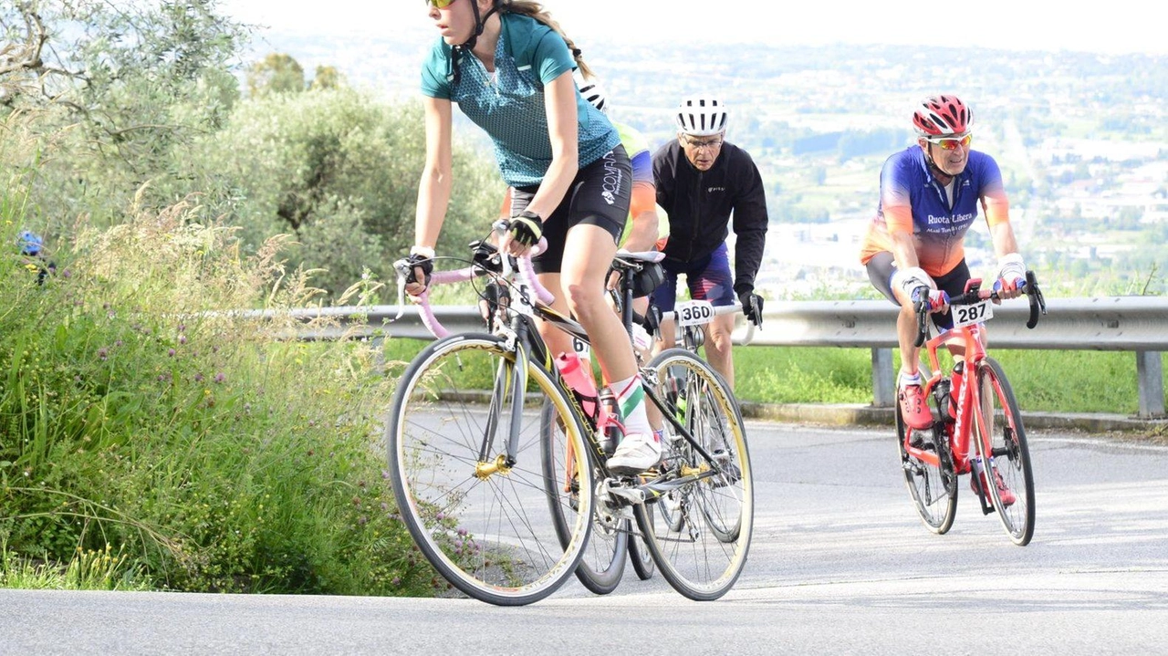 Esposti e Foppiano a segno nella Gran Fondo della Versilia Successo per l’evento ciclistico Esposti e Foppiano a segno nella Gran Fondo della Versilia Successo per l’evento ciclistico