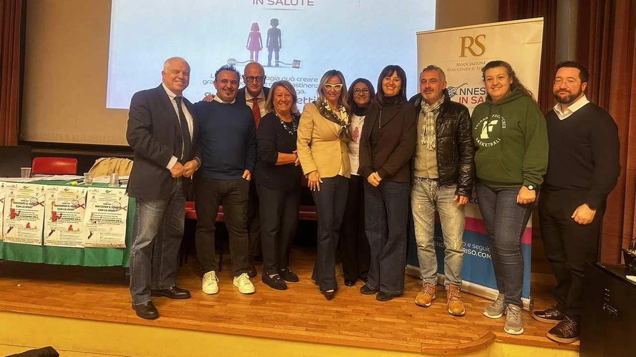 L'associazione Riaccendi il Sorriso a Fucecchio affronta i rischi del digitale per i giovani insieme alla Folgore Basket, promuovendo riflessioni profonde sull'uso consapevole della tecnologia. L'associazione Riaccendi il Sorriso a Fucecchio affronta i rischi del digitale per i giovani insieme alla Folgore Basket, promuovendo riflessioni profonde sull'uso consapevole della tecnologia.