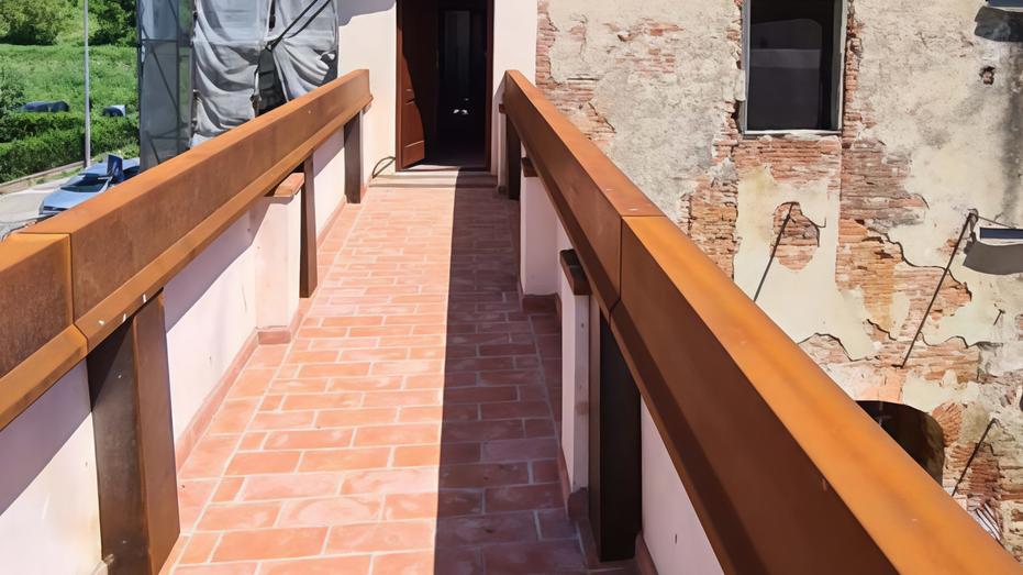 https://www.lanazione.it/image-service/view/acePublic/alias/contentid/NDE3N2RlMDMtNTU0Mi00/0/il-restauro-della-cascina-pinucci-volge-al-termine-restituiamo-alla-citta-un-bene-di-interesse-storico.jpeg?f=16:9&w=1200&h=630