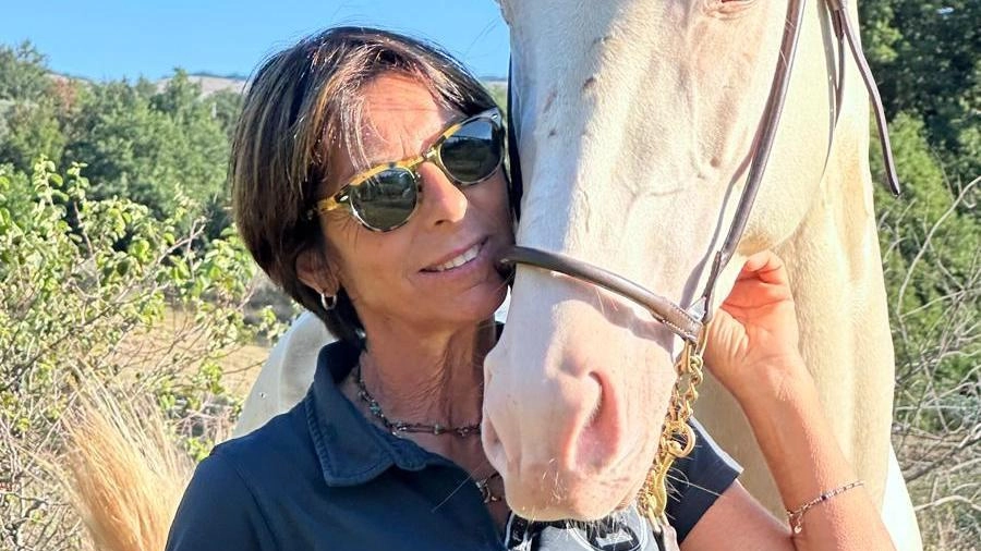 Claudia Costantino, fantina, antropologa, amante dei cavalli e autrice de ’Il Faro’ Claudia Costantino, fantina, antropologa, amante dei cavalli e autrice de ’Il Faro’