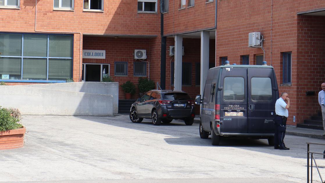 https://www.lanazione.it/image-service/view/acePublic/alias/contentid/NDE5ZmFiZWQtMTExNS00/0/un-cortile-del-carcere-di-terni-pianeta-foto.jpeg?f=16:9&w=1200&h=630