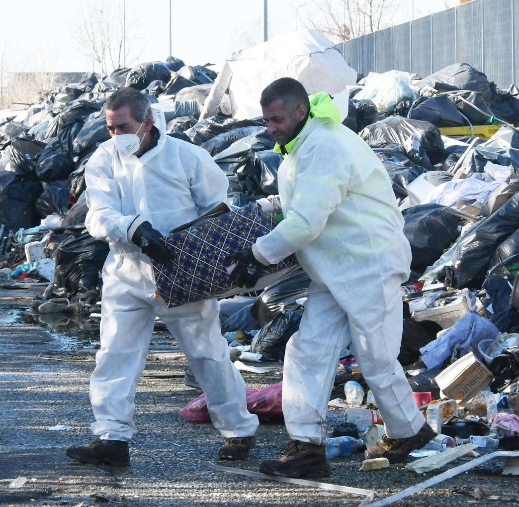 Discarica abusiva a Pistoia, traffico e gestione illecita di rifiuti: quattro arresti