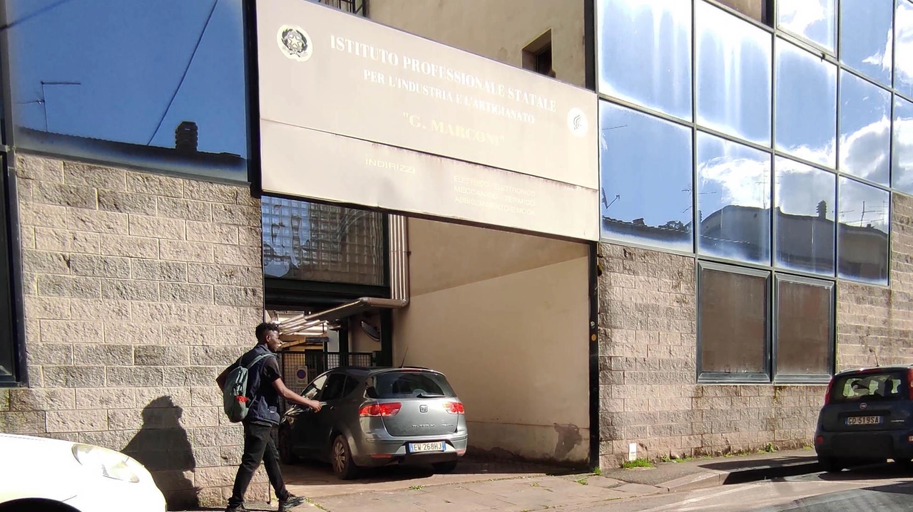 L’Istituto Professionale «Guglielmo Marconi» di San Giovanni, dal 16 settembre riaprirà le porte agli studenti, resteranno fuori i ragzzi dell’indirizo moda interessati dal crollo del controsoffitto dello scorso anno L’Istituto Professionale «Guglielmo Marconi» di San Giovanni, dal 16 settembre riaprirà le porte agli studenti, resteranno fuori i ragzzi dell’indirizo moda interessati dal crollo del controsoffitto dello scorso anno