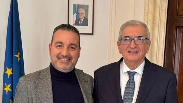 Il consigliere regionale di Fdl Alessandro Capecchi insieme al ministro Tommaso Foti Il consigliere regionale di Fdl Alessandro Capecchi insieme al ministro Tommaso Foti