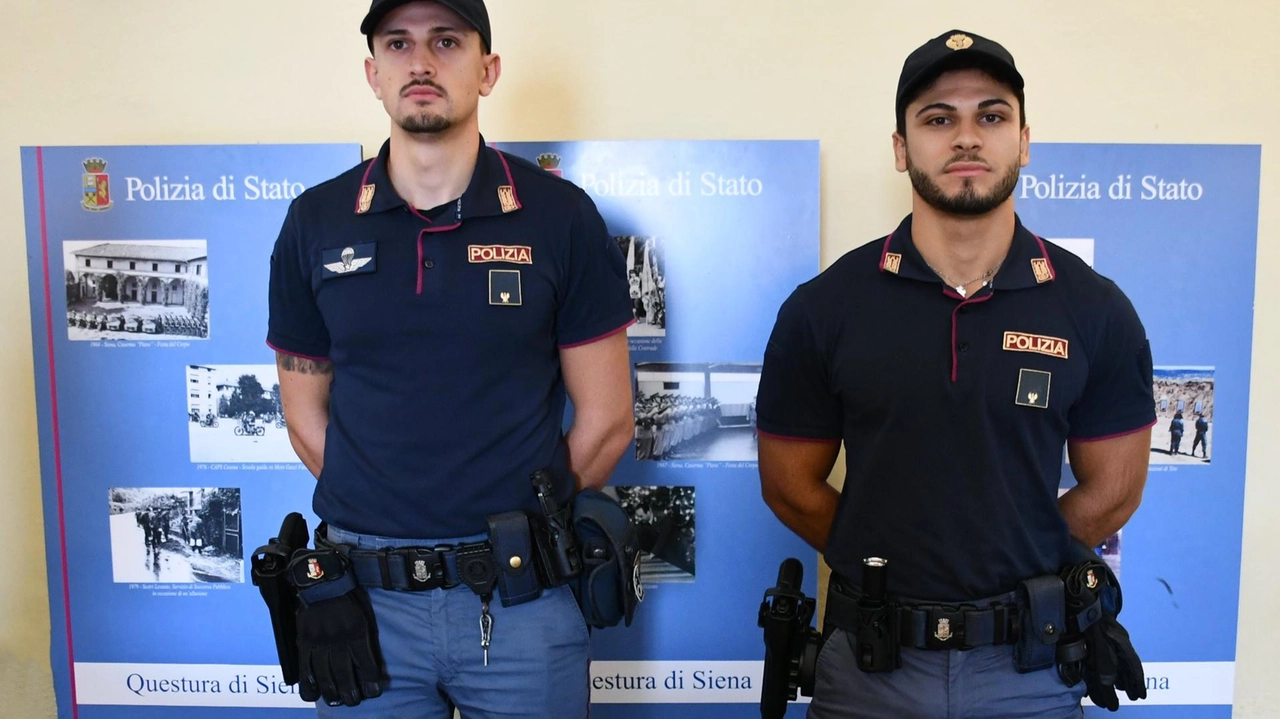 La polizia ha sequestrato modem e auricolare che l’uomo indossava per farsi aiutare a rispondere correttamente ai quiz. dell’esame La polizia ha sequestrato modem e auricolare che l’uomo indossava per farsi aiutare a rispondere correttamente ai quiz. dell’esame