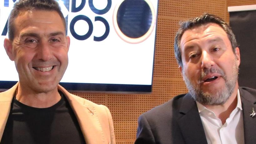 Roberto Vannacci e Matteo Salvini al Teatro Cartiere (Pressphoto)
