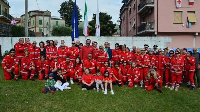 Il gruppo di volontari che appartengono al Comitato della Croce Rossa di Albiano Magra, sempre in prima linea per la comunità