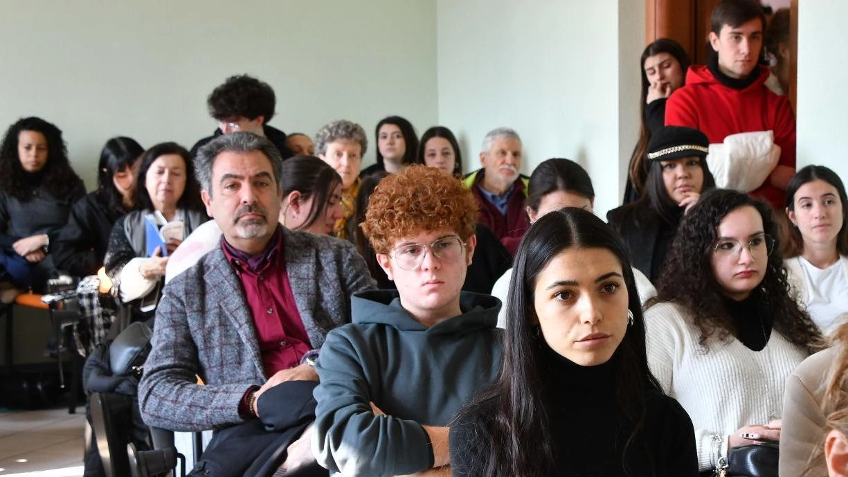 Taglio del nastro per i nuovi spazi della San Giovanni Bosco. Lotta a dispersione e povertà educativa Taglio del nastro per i nuovi spazi della San Giovanni Bosco. Lotta a dispersione e povertà educativa