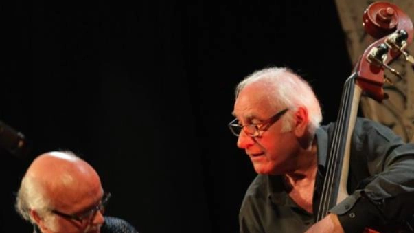 Prima edizione di "Casole è… Jazz" e il noto borgo senese si anima di grandi nomi del panorama internazionale. Dal... Prima edizione di "Casole è… Jazz" e il noto borgo senese si anima di grandi nomi del panorama internazionale. Dal...