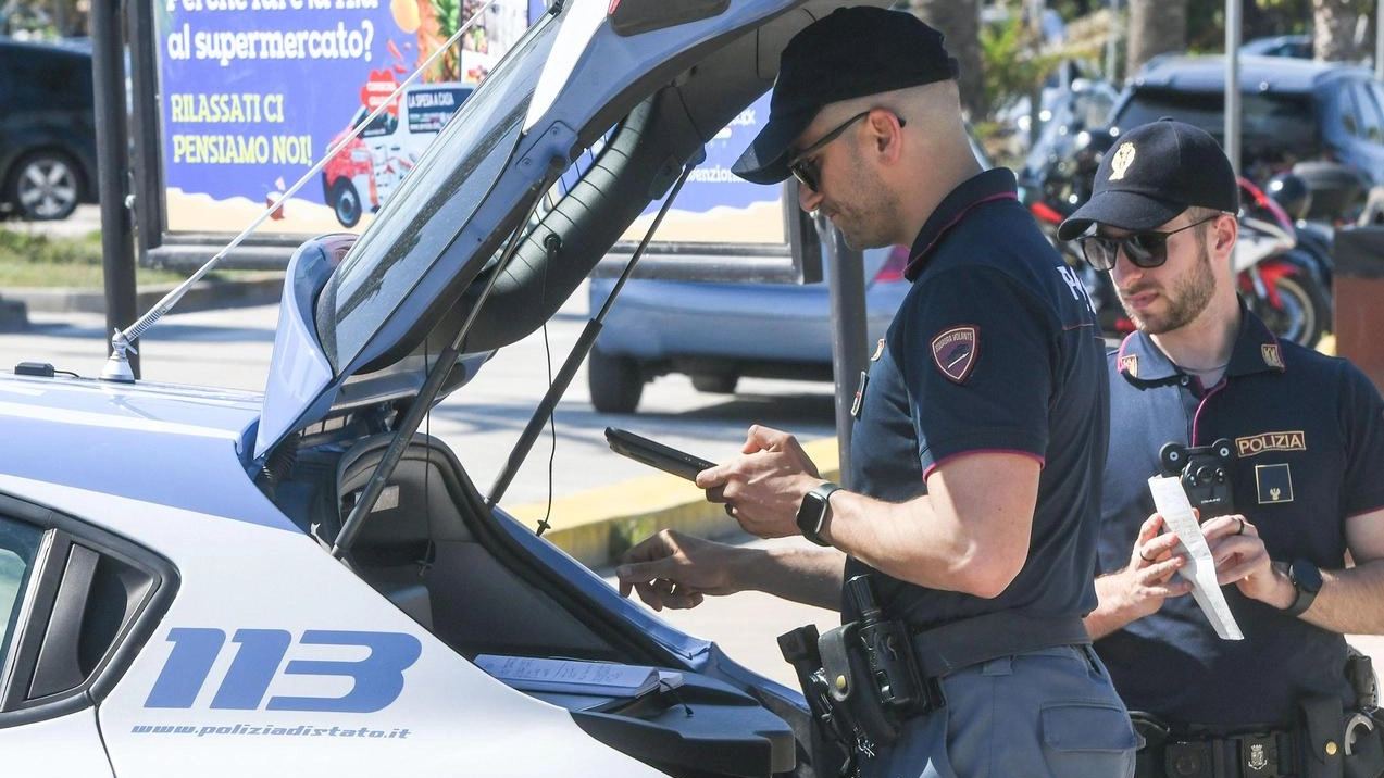 Una pattuglia della polizia (Foto di repertorio) Una pattuglia della polizia (Foto di repertorio)