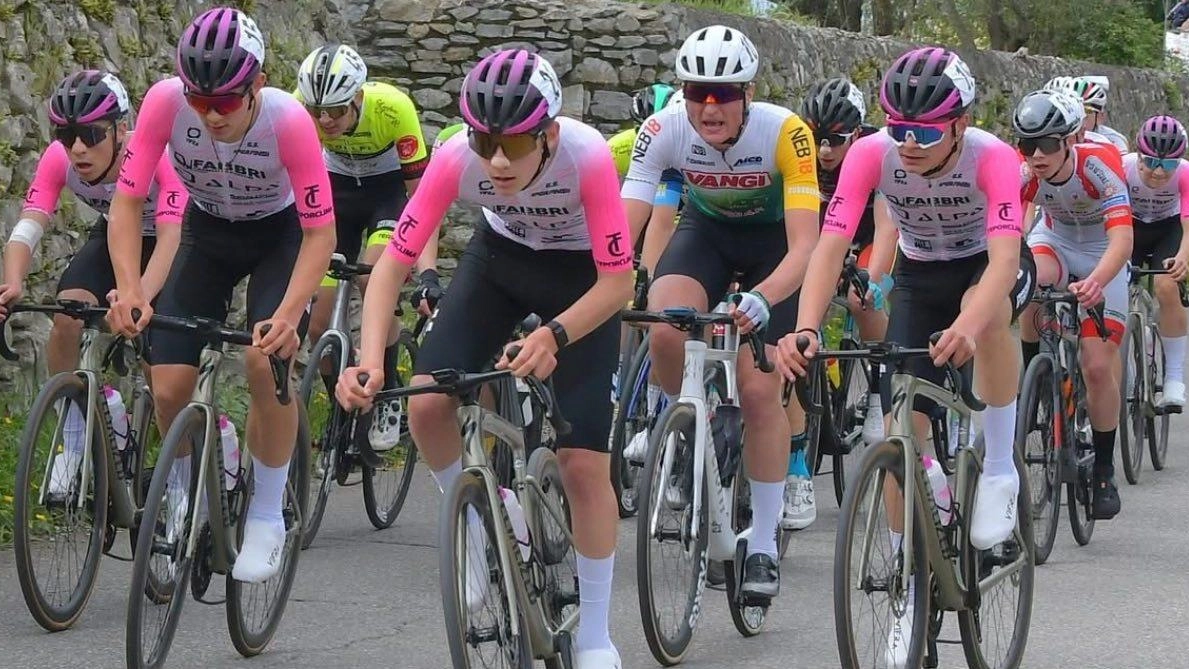 Ciclismo: Team Hopplà trionfa a Pasqualando, successo per Marco Manenti