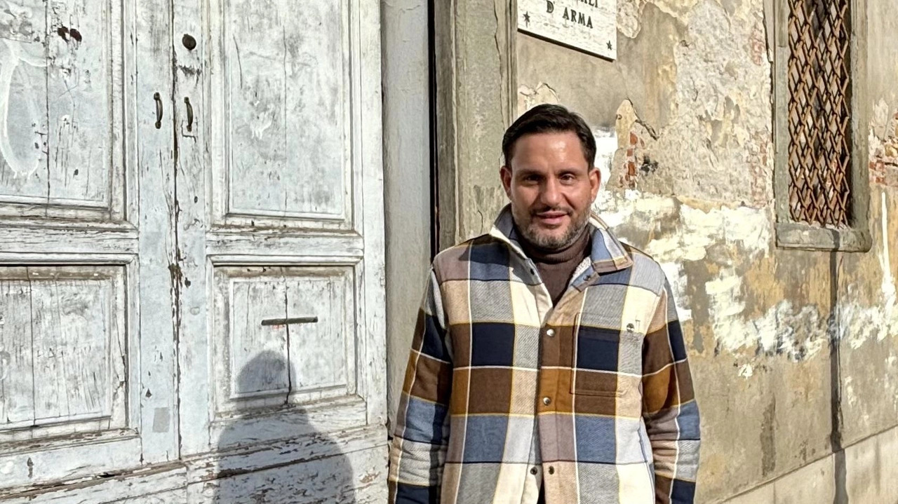 Il consigliere del centrosinistra in consiglio comunale, Daniele Bianucci, davanti all’ex teatrino di Corso Garibaldi Il consigliere del centrosinistra in consiglio comunale, Daniele Bianucci, davanti all’ex teatrino di Corso Garibaldi