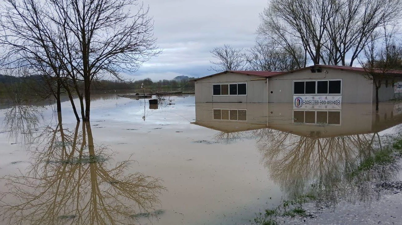 Le strutture della Canottieri San Miniato dopo l’alluvione del 14 marzo scorso: è nato un comitato per salvare la società Le strutture della Canottieri San Miniato dopo l’alluvione del 14 marzo scorso: è nato un comitato per salvare la società