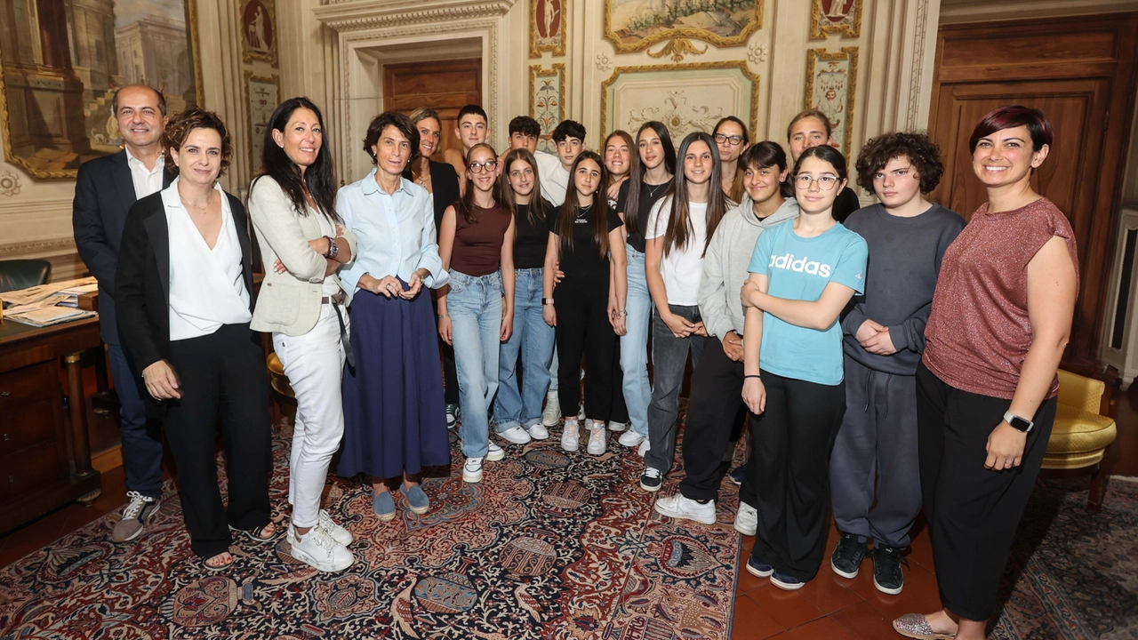 La classe III A del Dante Alighieri di Incisa incontra la Prefetta Francesca Ferrandino (Foto Cabras / New Press Photo) La classe III A del Dante Alighieri di Incisa incontra la Prefetta Francesca Ferrandino (Foto Cabras / New Press Photo)
