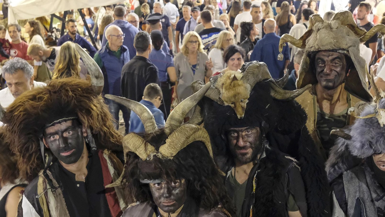 Pontremoli, boom di presenze alla kermesse che è un tuffo indietro nel passato. Buttini: "Stiamo preparando un’edizione speciale con proposte innovative". Pontremoli, boom di presenze alla kermesse che è un tuffo indietro nel passato. Buttini: "Stiamo preparando un’edizione speciale con proposte innovative".