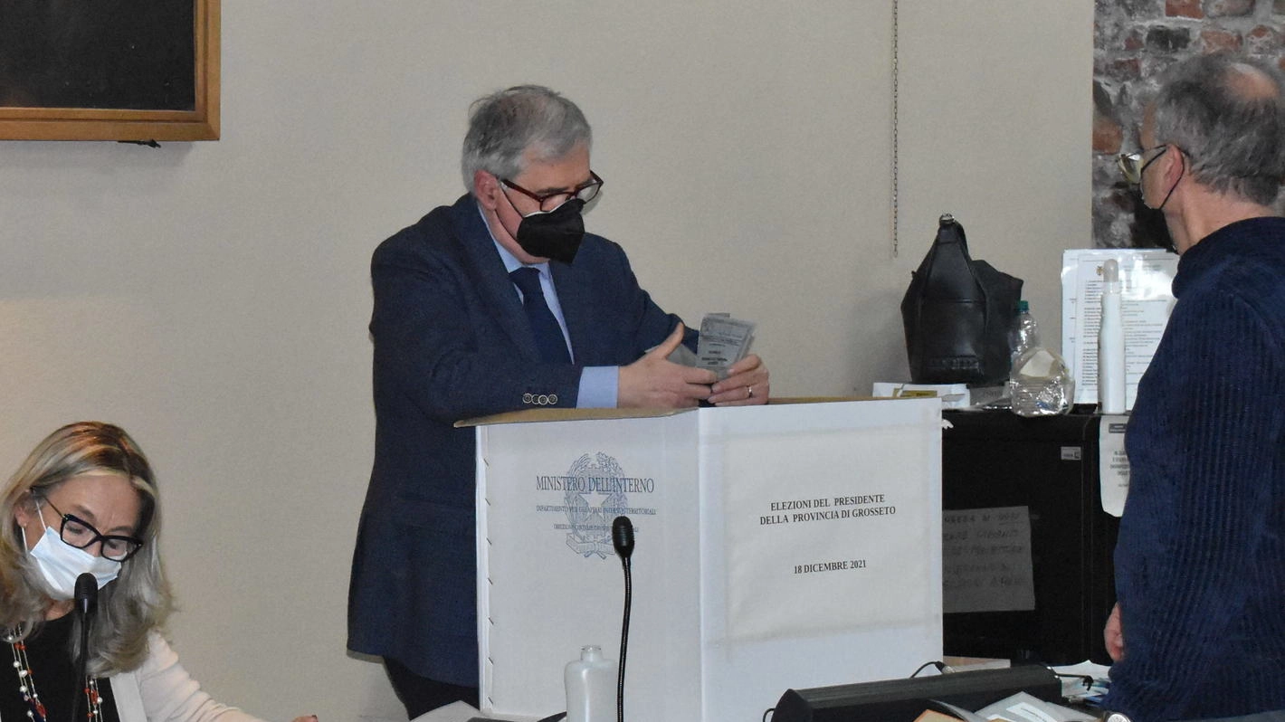 Un’immagine delle scorse elezioni, svoltesi a Palazzo Aldobrandeschi per il rinnovo del Consiglio provinciale