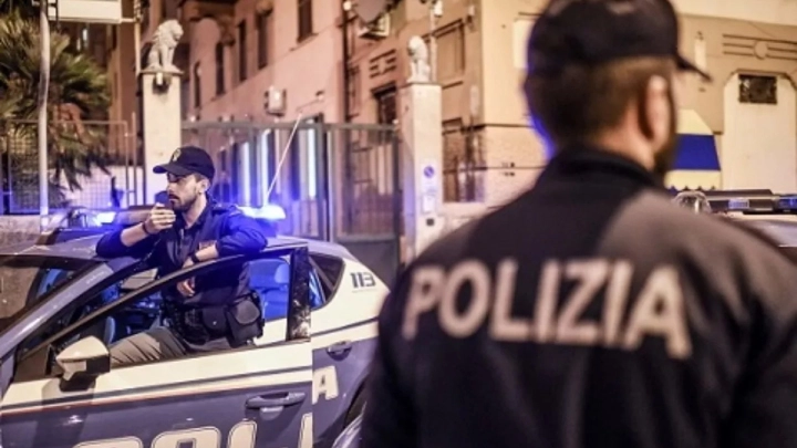 Un ragazzo di 19 anni è stato arrestato dalla polizia Un ragazzo di 19 anni è stato arrestato dalla polizia