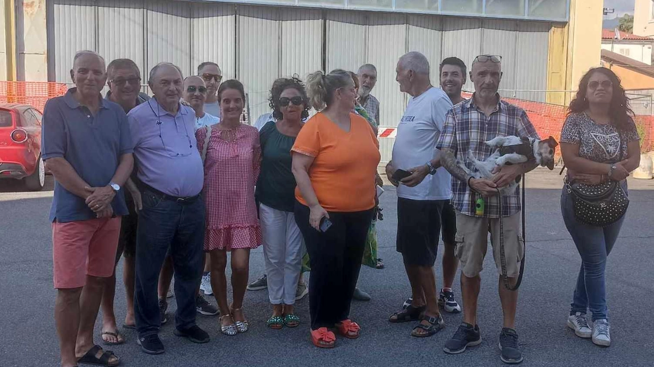 Alcuni residenti si sono dati spontaneamente appuntamento giovedì sera per segnalare all’amministrazione alcuni nodi irrisolti nel quartiere Alcuni residenti si sono dati spontaneamente appuntamento giovedì sera per segnalare all’amministrazione alcuni nodi irrisolti nel quartiere