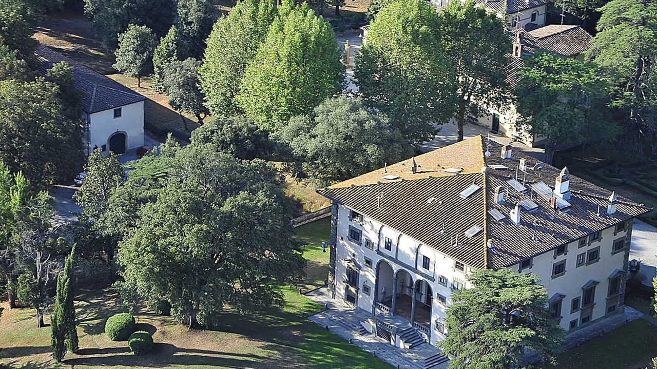 Una splendida veduta dall’alto della villa medicea di Varramista, il più importante edificio dell’intera tenuta di 400 ettari Una splendida veduta dall’alto della villa medicea di Varramista, il più importante edificio dell’intera tenuta di 400 ettari